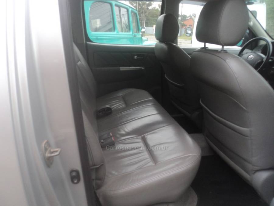 TOYOTA - HILUX - 2010/2010 - Prata - R$ 120.000,00