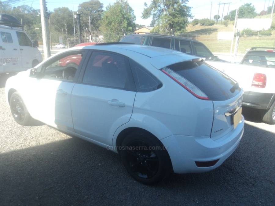 FORD - FOCUS - 2012/2013 - Branca - R$ 42.000,00