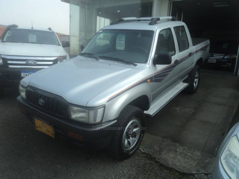 TOYOTA - HILUX - 2003/2004 - Prata - R$ 70.000,00