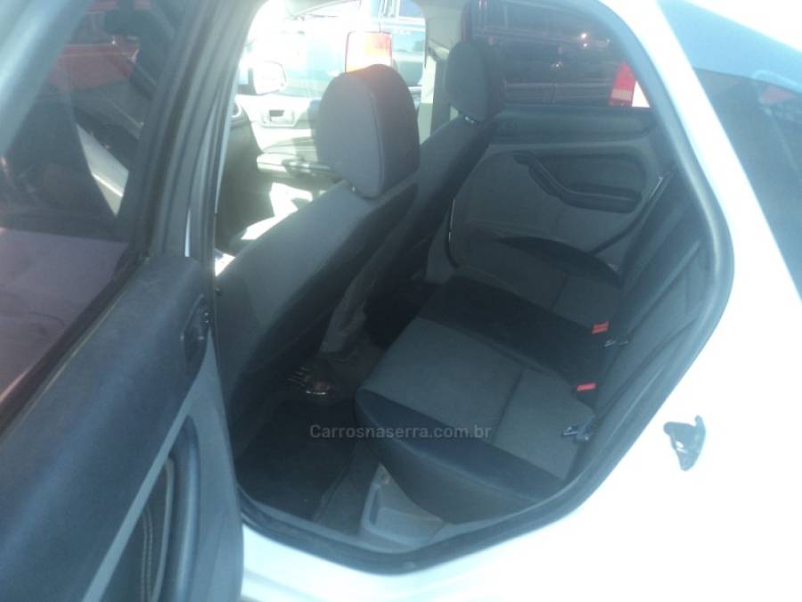 FORD - FOCUS - 2012/2013 - Branca - R$ 42.000,00