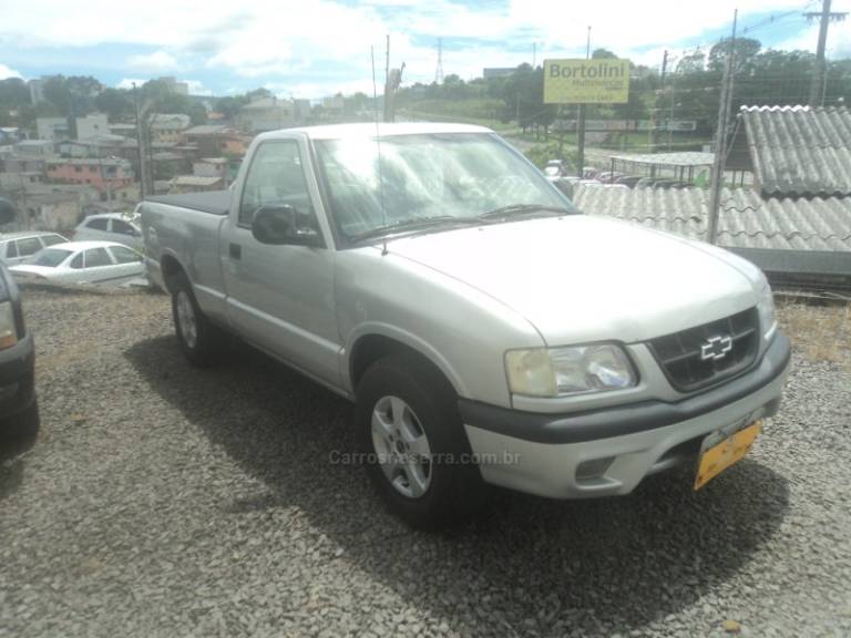 CHEVROLET - S10 - 2000/2000 - Prata - R$ 48.000,00