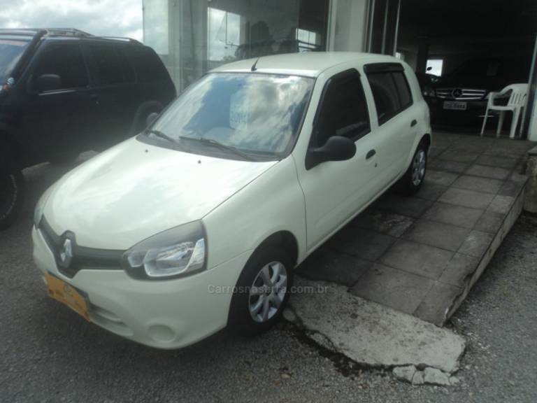 RENAULT - CLIO - 2013/2014 - Branca - R$ 32.000,00