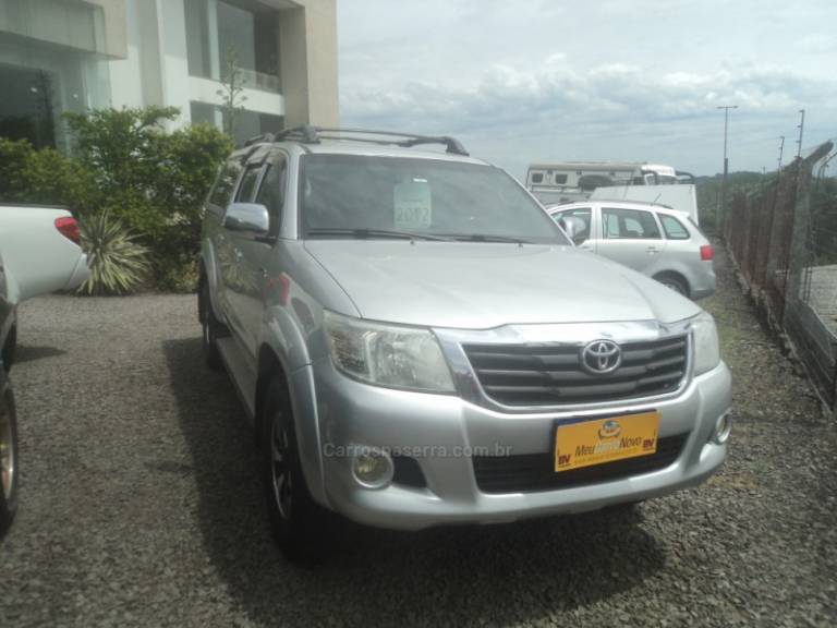 TOYOTA - HILUX - 2011/2012 - Prata - R$ 110.000,00