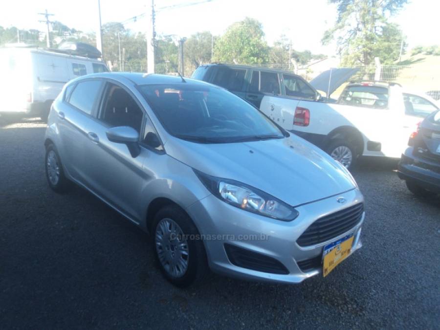 FORD - FIESTA - 2016/2016 - Prata - R$ 45.000,00
