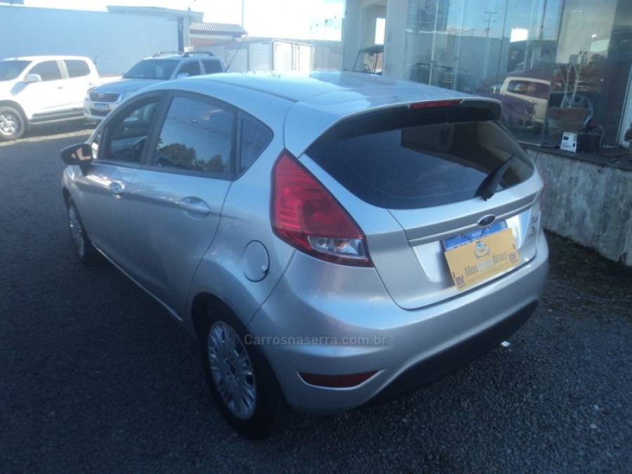 FORD - FIESTA - 2016/2016 - Prata - R$ 45.000,00