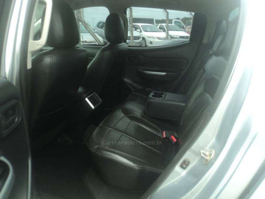 MITSUBISHI - L200 TRITON - 2022/2023 - Prata - R$ 159.000,00