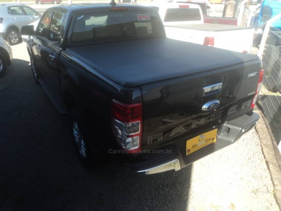FORD - RANGER - 2022/2023 - Preta - R$ 190.000,00