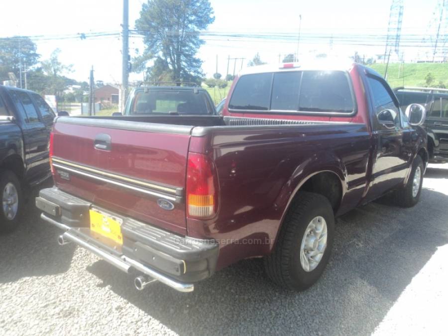 FORD - F-250 - 2001/2002 - Vermelha - R$ 135.000,00