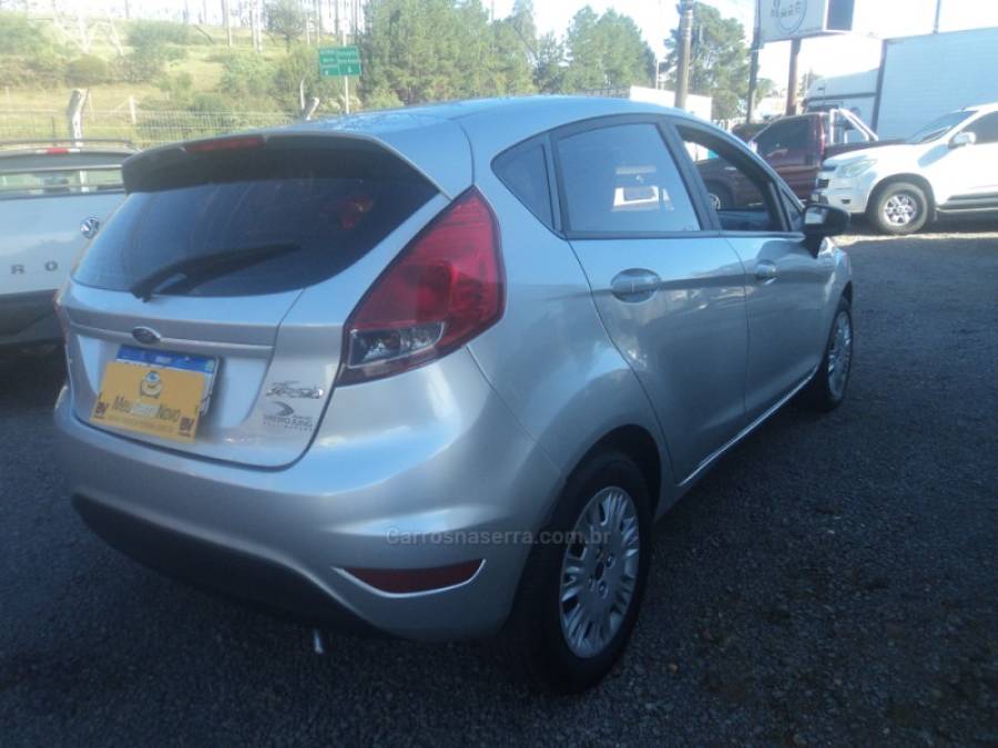 FORD - FIESTA - 2016/2016 - Prata - R$ 45.000,00