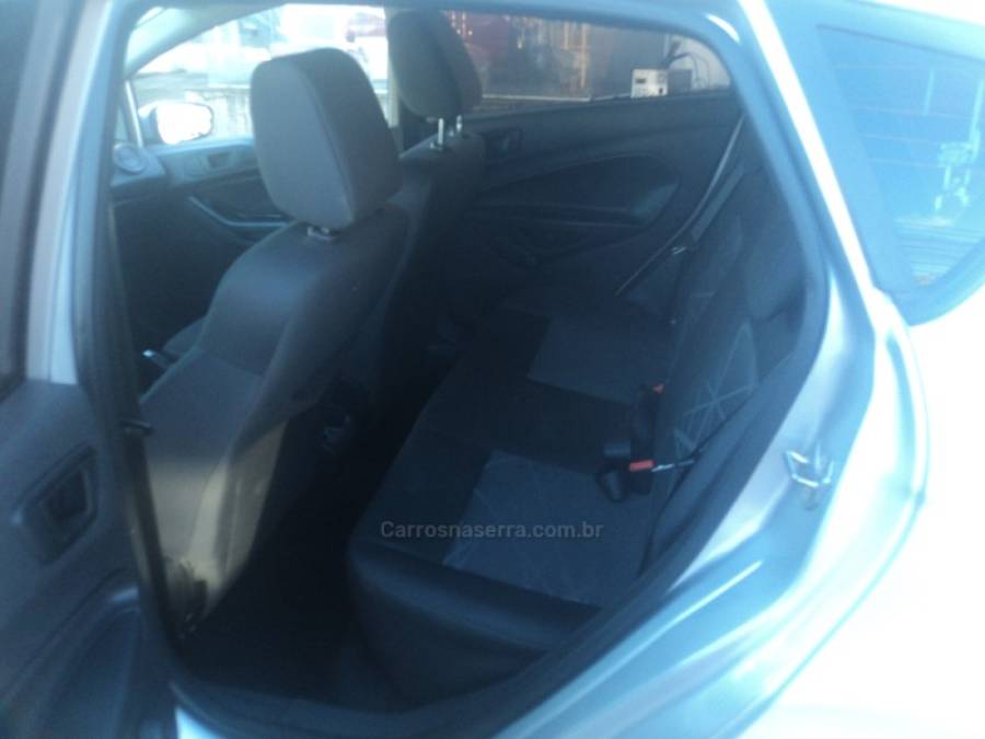 FORD - FIESTA - 2016/2016 - Prata - R$ 45.000,00