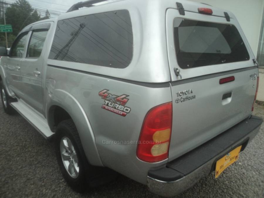 TOYOTA - HILUX - 2010/2010 - Prata - R$ 120.000,00