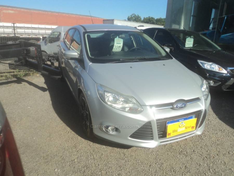 FORD - FOCUS - 2014/2015 - Prata - R$ 53.000,00