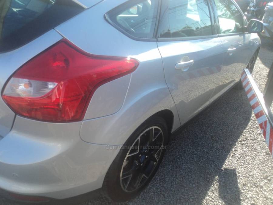 FORD - FOCUS - 2014/2015 - Prata - R$ 53.000,00