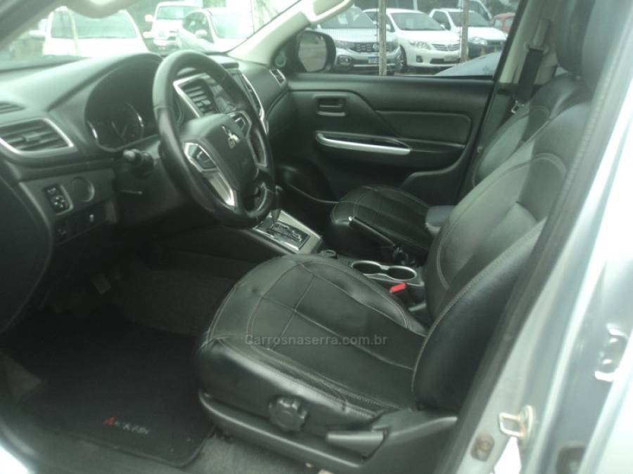 MITSUBISHI - L200 TRITON - 2022/2023 - Prata - R$ 159.000,00