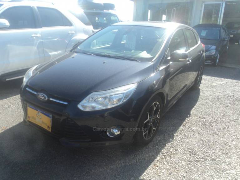 FORD - FOCUS - 2015/2015 - Preta - R$ 56.000,00